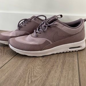 Women’s Nike Air Max Thea in lavender.